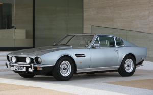 Aston Martin V8